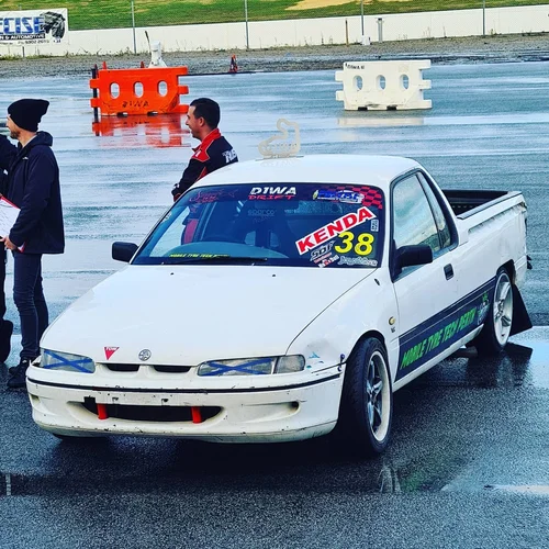 今年の @drift1wa ドリフトチャンピオンシップ 2021 でしっかりとした努力をしてくれた @nathanmangs に大きなエールを送ります。彼は間違いなく物事に衝撃を与え、パーのドリフトシーンに大きな影響を与えました。すべてのイベントでトップ 16 以上に入る本格的な才能の持ち主です。