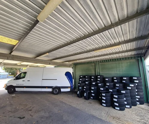 #powercruiseperth でのすべてのセットアップは、これからひどい週末になるはずです。
週末を乗り切るのに十分なタイヤを MTTP に提供してくれた @triangletyres_perth に感謝します (笑)